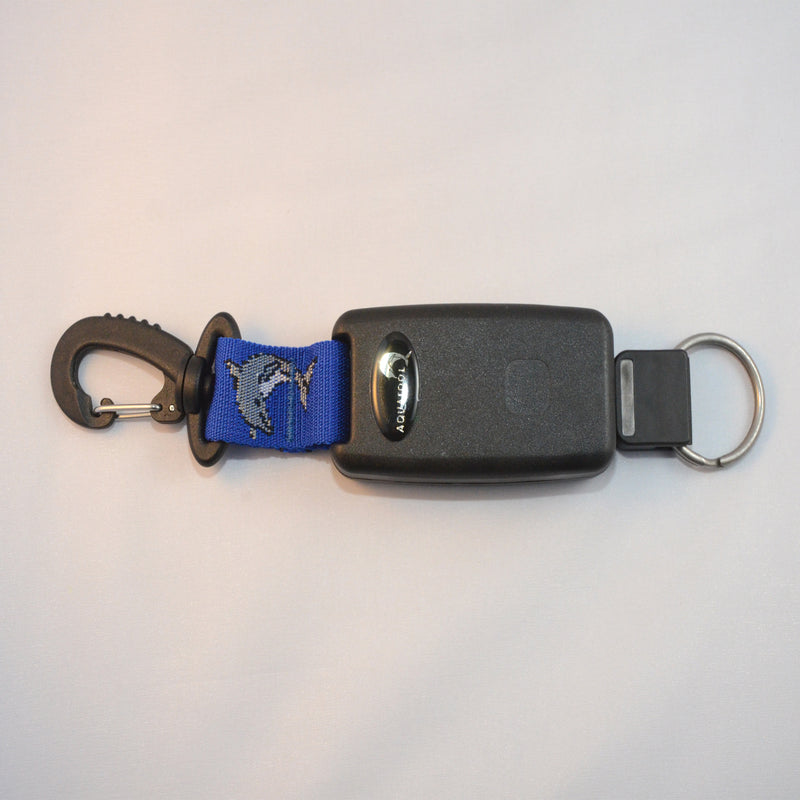 Laden Sie das Bild in Galerie -Viewer, Automatisch einziehender Retractor mit drehbaren Kunststoff Karabiner und einem Inox Splittring 32mm, Seillänge ca. 50cm