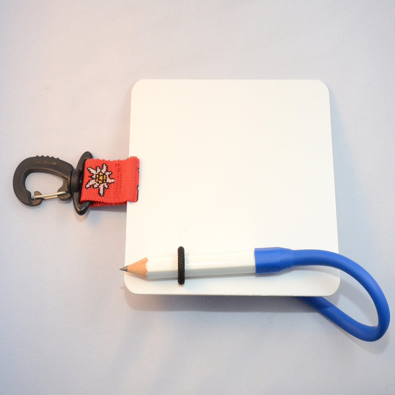 Laden Sie das Bild in Galerie -Viewer, Schreibtafel 15 x 13 cm mit drehbarem Kunststoff- Karabiner