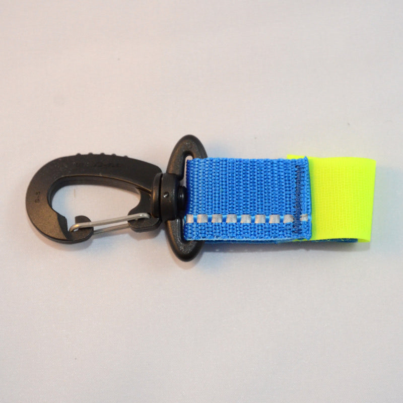 Laden Sie das Bild in Galerie -Viewer, Karabiner drehbar mit neongelbem Velcro Schlauchhalter