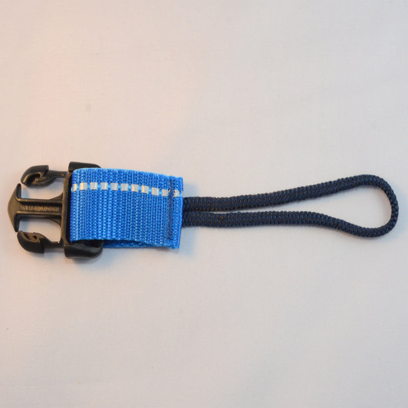 Laden Sie das Bild in Galerie -Viewer, Männliche Schnalle mit einer universell einsetzbaren Kordelschlaufe