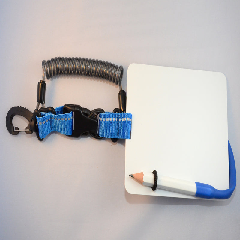 Laden Sie das Bild in Galerie -Viewer, Schreibtafel 15 x 13 cm mit Edelstahl Spiralkabel zum verkürzen und drehbarem Kunststoff- Karabiner