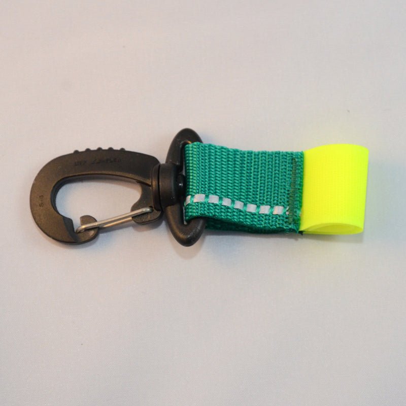 Laden Sie das Bild in Galerie -Viewer, Karabiner drehbar mit neongelbem Velcro Schlauchhalter