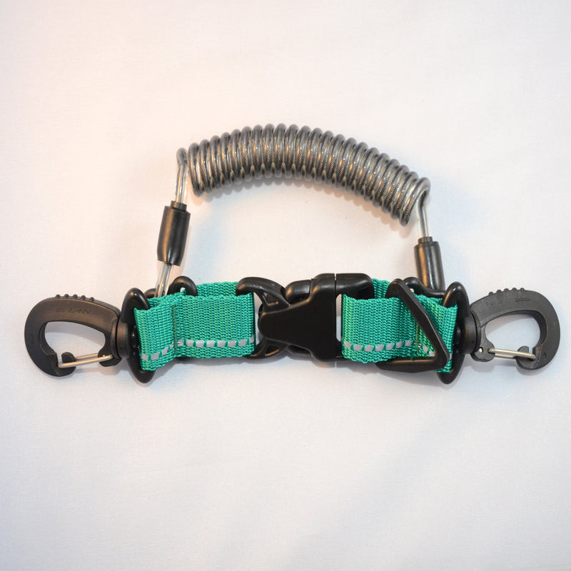 Laden Sie das Bild in Galerie -Viewer, Edelstahl Spiralkabel mit beidseitig drehbarem Kunststoff Karabiner und einseitiger Kunststoff Triangel