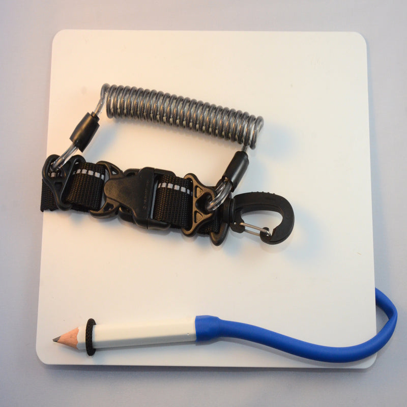 Laden Sie das Bild in Galerie -Viewer, Schreibtafel 24 x 19 cm mit Edelstahl Spiralkabel zum verkürzen und drehbarem Kunststoff- Karabiner