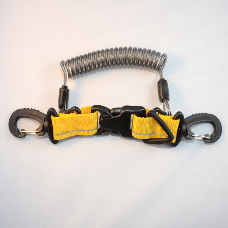 Laden Sie das Bild in Galerie -Viewer, Edelstahl Spiralkabel mit beidseitig drehbarem Kunststoff Karabiner und einseitiger Kunststoff Triangel